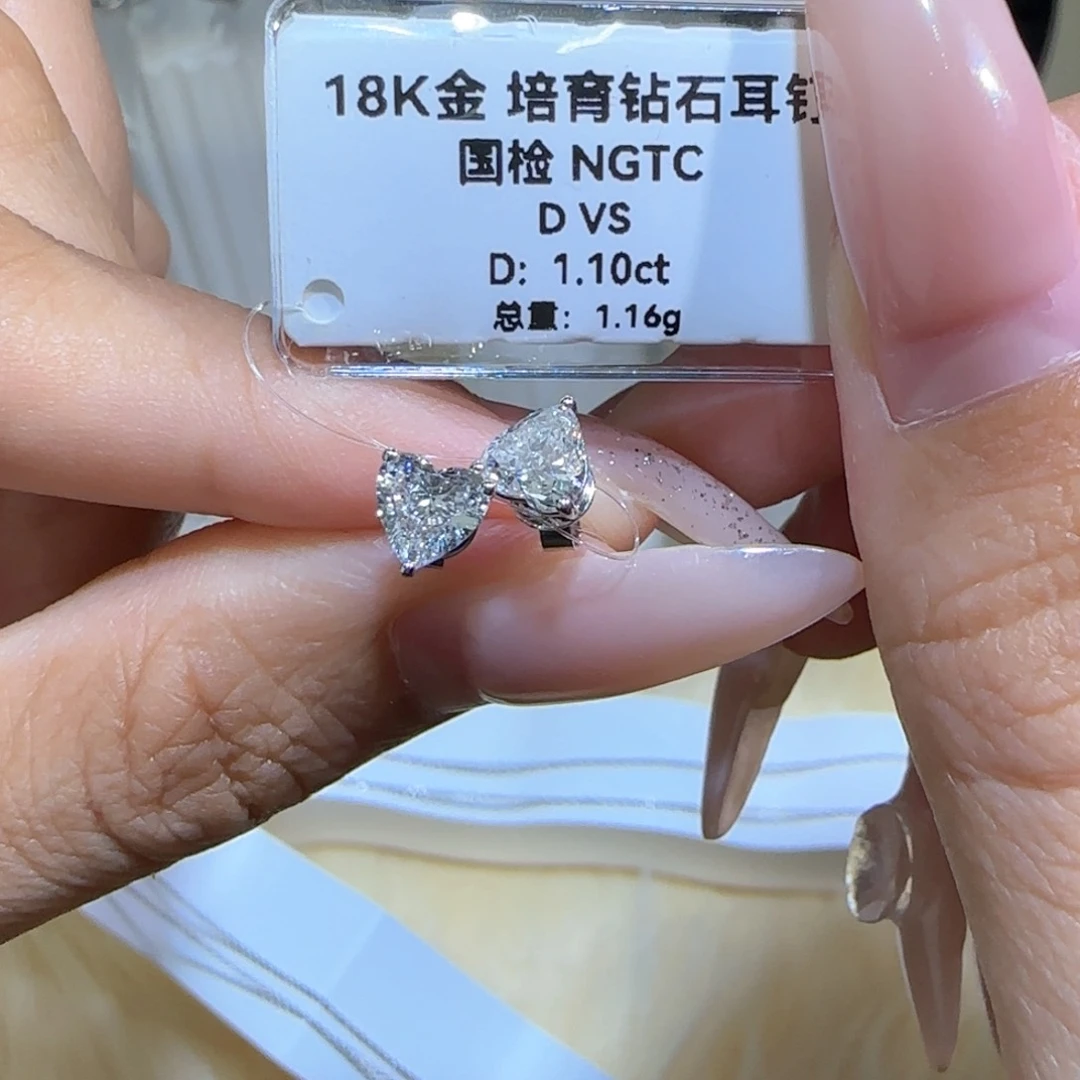 实验室培育钻石18K金镶嵌耳钉
