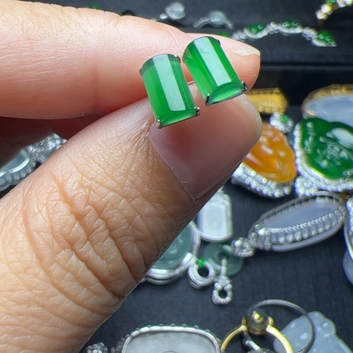 翡翠18K金镶嵌耳饰