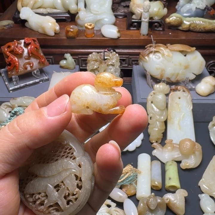 锅***缸和田玉未镶嵌挂件