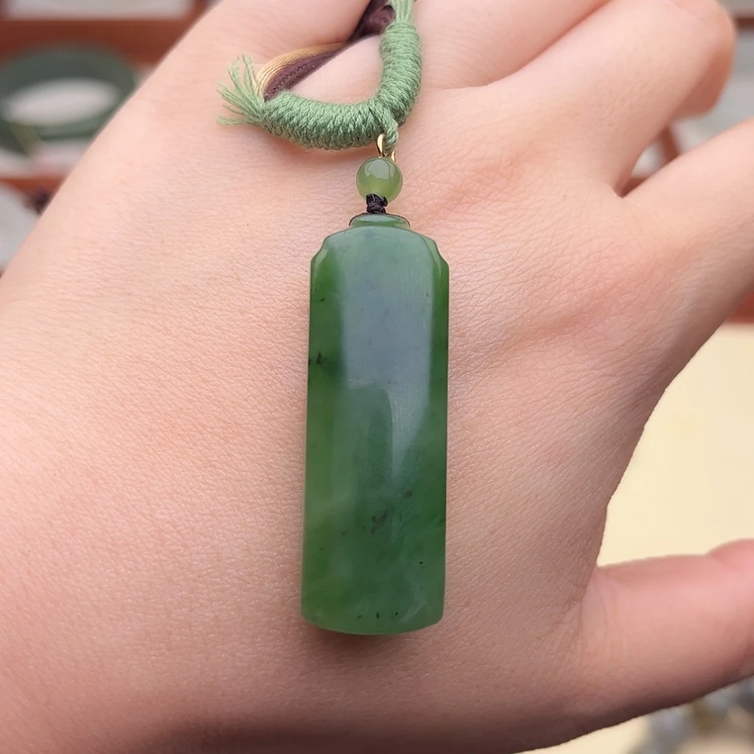 和田玉未镶嵌颈饰无事牌