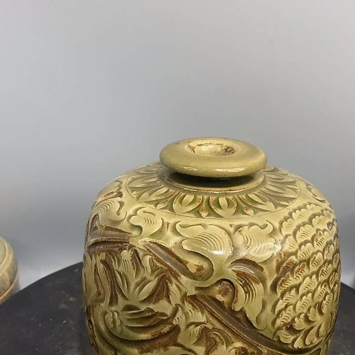 耀州窑嘟噜瓶造型精美