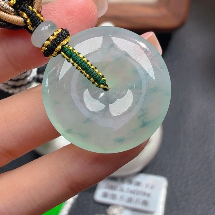 颈饰18K金镶嵌翡翠