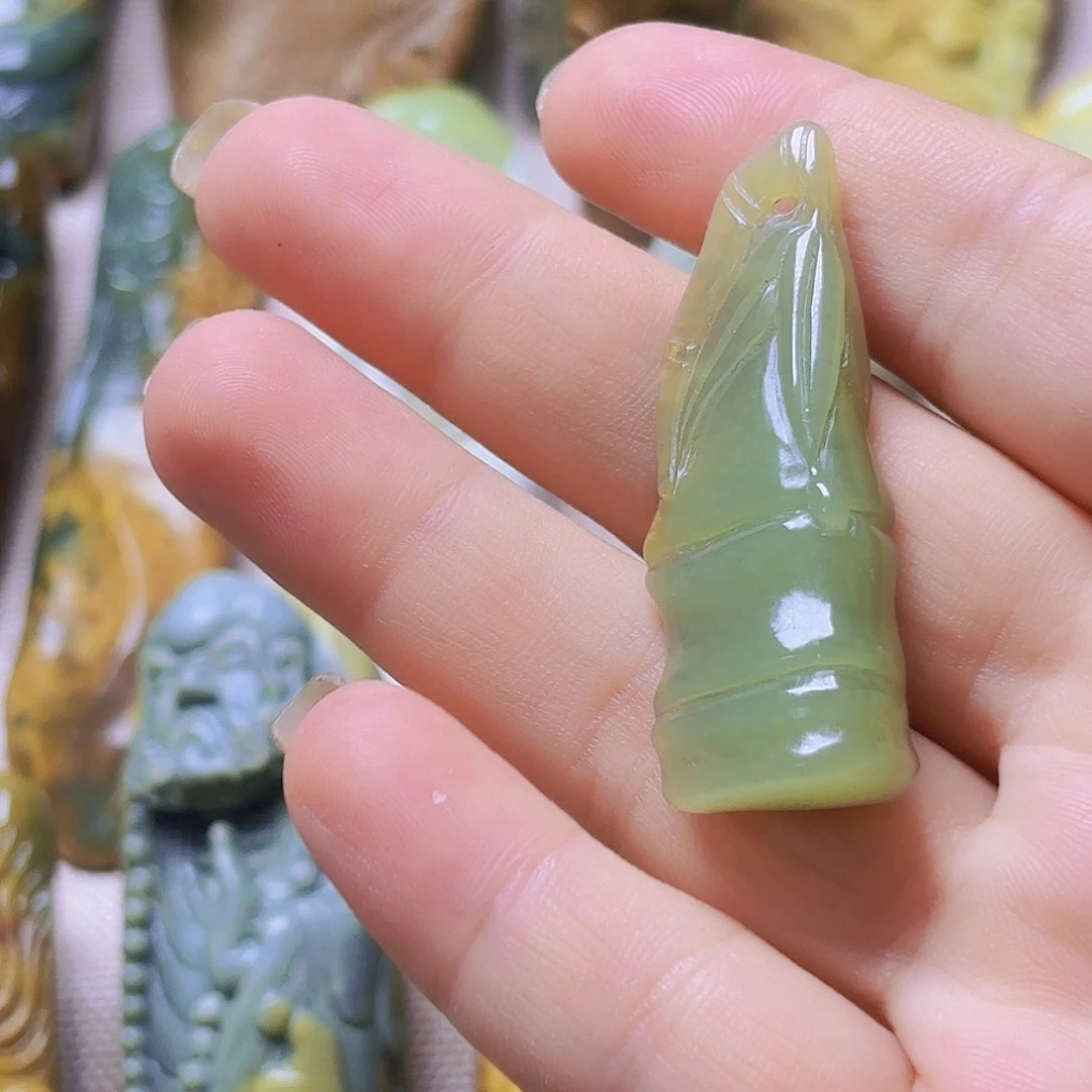 简***单未镶嵌岫岩河磨玉（透闪石质玉）挂件
