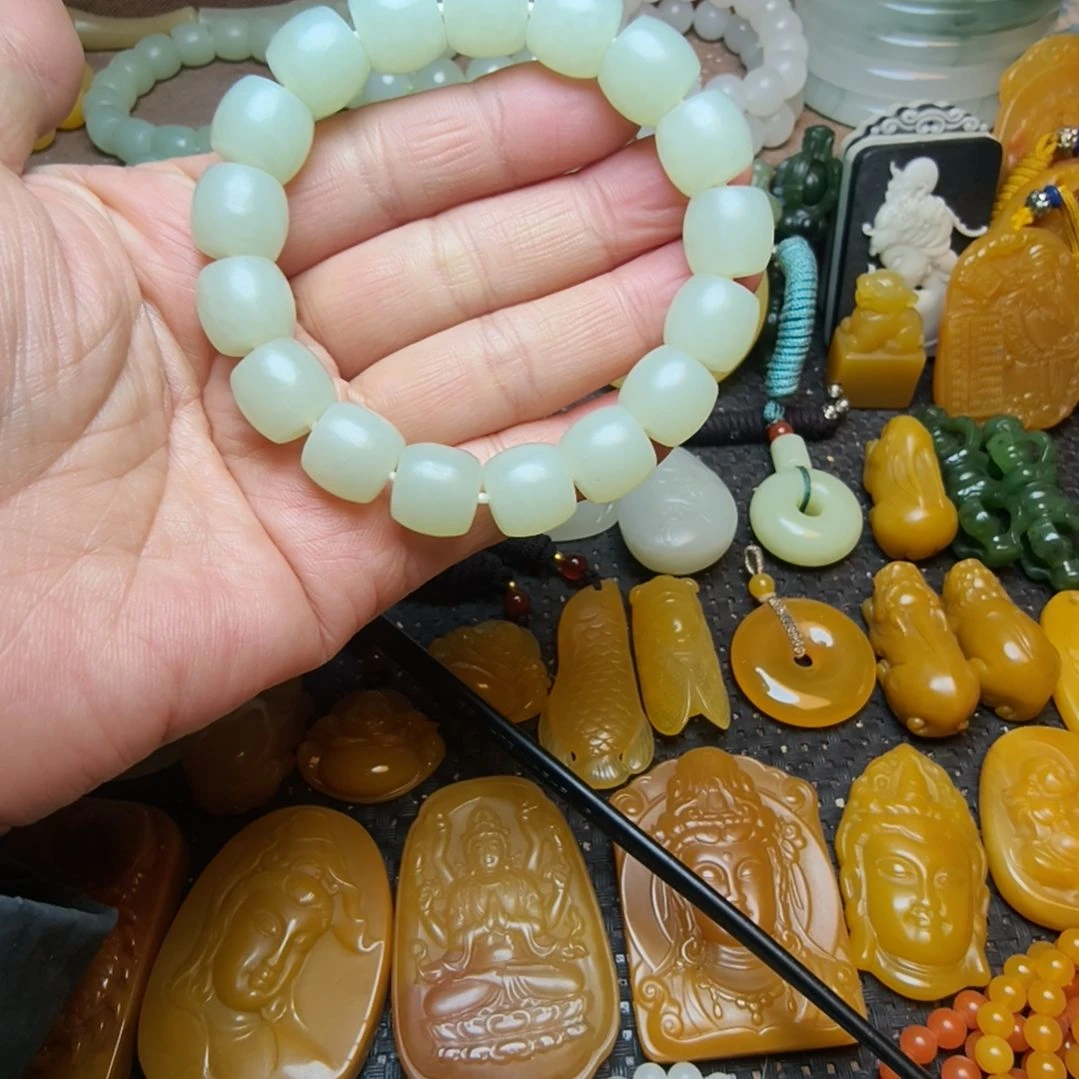 石英质玉（黄龙玉）未镶嵌颈饰
