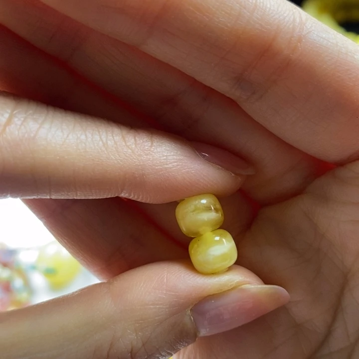 蜜蜡裸石未镶嵌尺寸7.8，微瑕珠