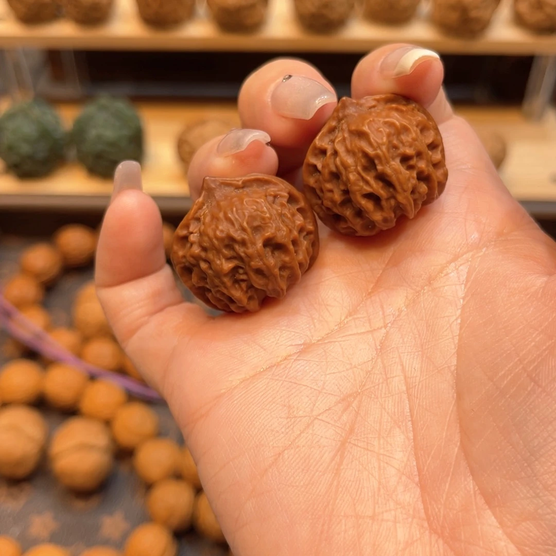 文玩核桃把件柳枝纹小八棱