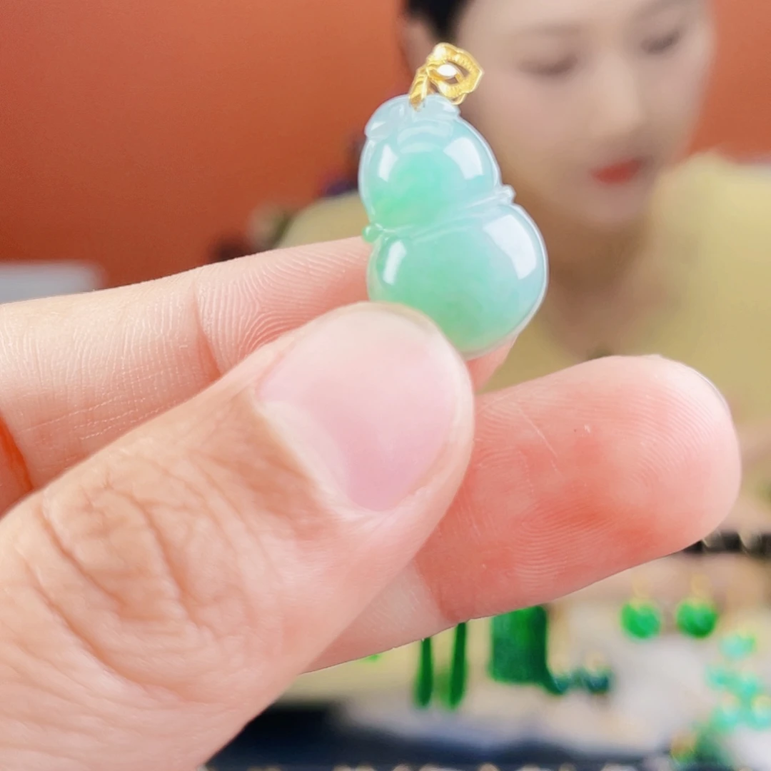 翡翠18K金镶嵌耳饰