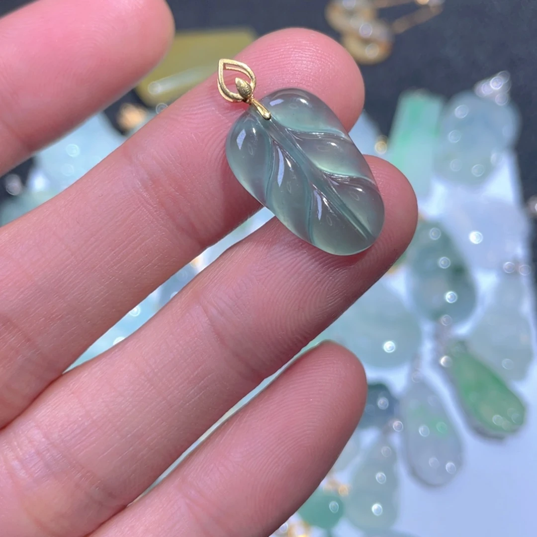 翡翠颈饰18K金镶嵌翡翠