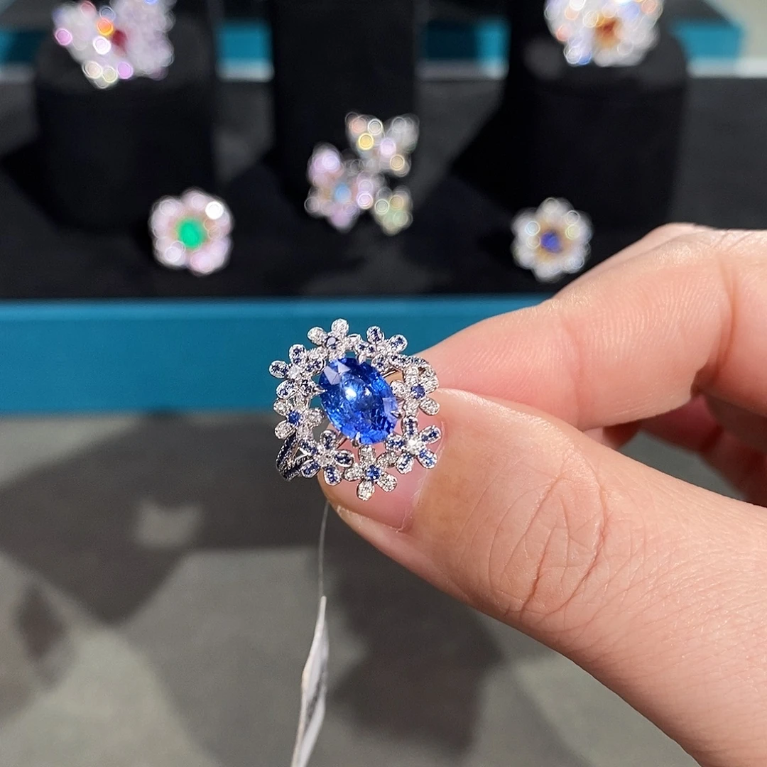 18K金镶嵌蓝宝石戒指AIGS无烧矢车菊2.24ct