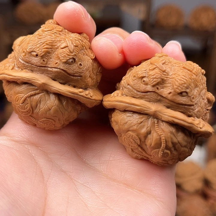 核桃把件:****五毒金蟾