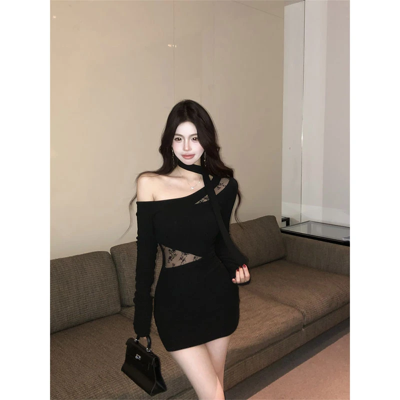 早秋新品高级感纯欲风性感辣妹斜肩蕾丝拼接修身显瘦连衣裙女短款