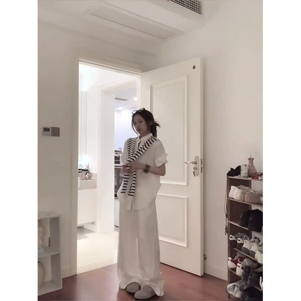 白色衬衫披肩高腰阔脚裤套装女夏季休闲减龄学院风盐系穿搭三件套