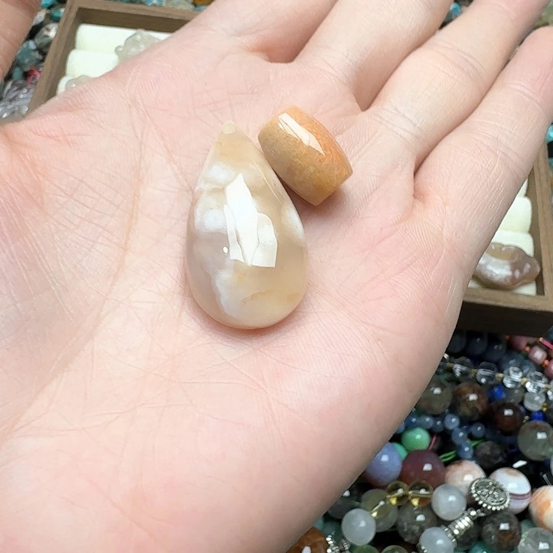 洛***洛玛瑙/玉髓未镶嵌珠宝半成品2个