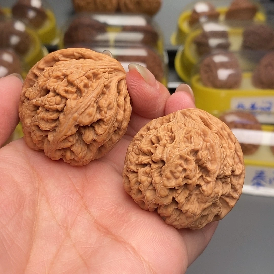 木质类文玩核桃粗筋鹰嘴