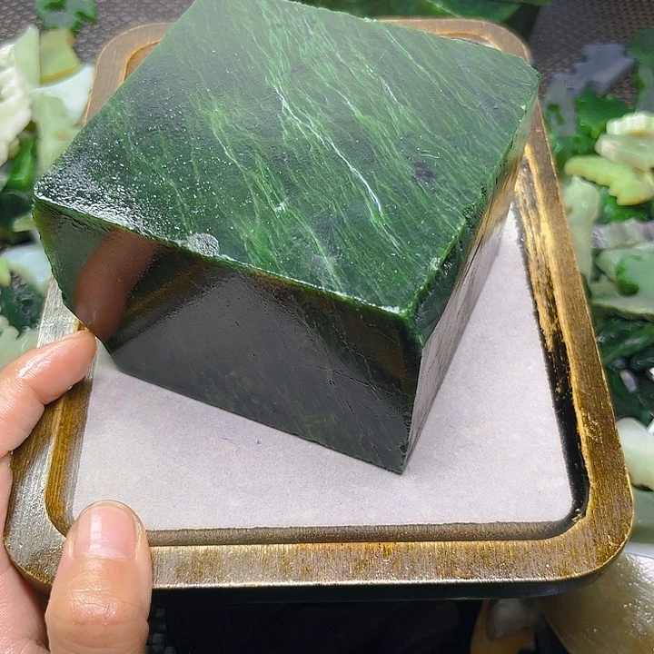未镶嵌和田玉（糖玉）珠宝半成品毅****）