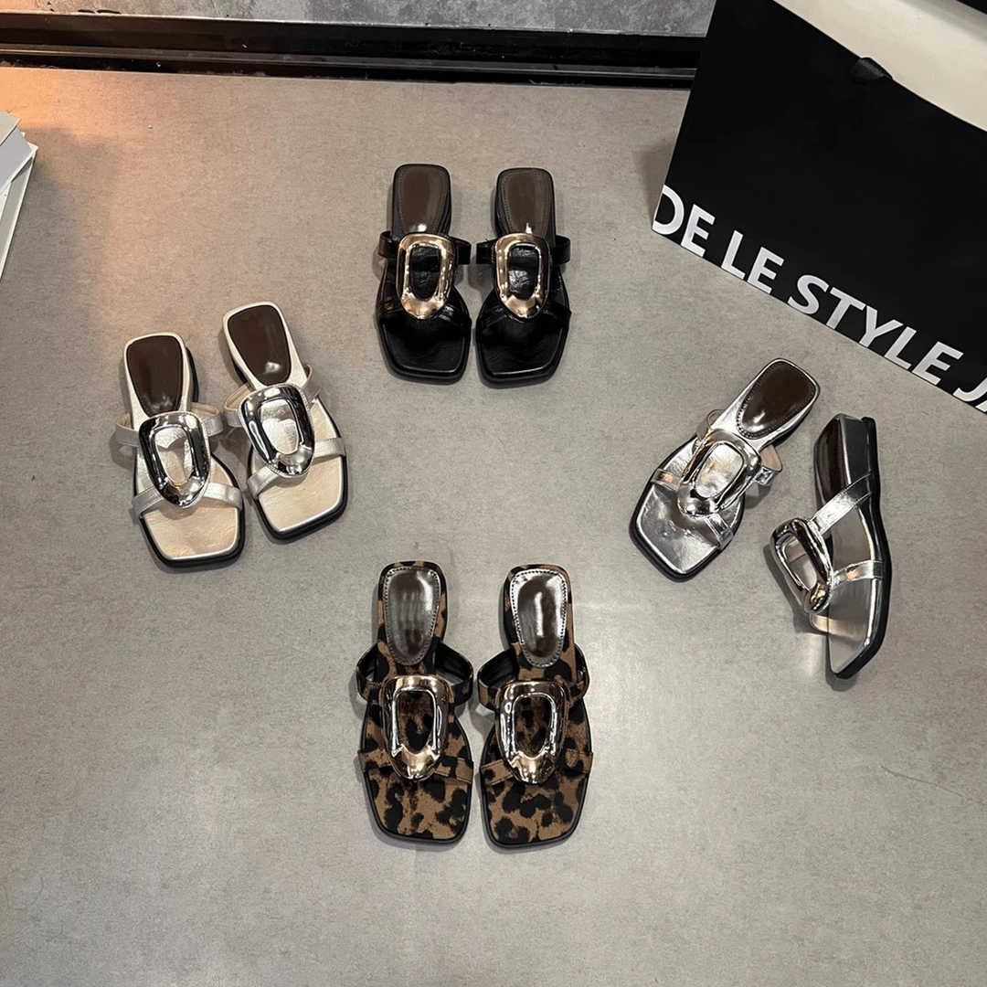 2025年夏季新款网红金属方扣复古高级感爆款小众方头软底一字拖鞋