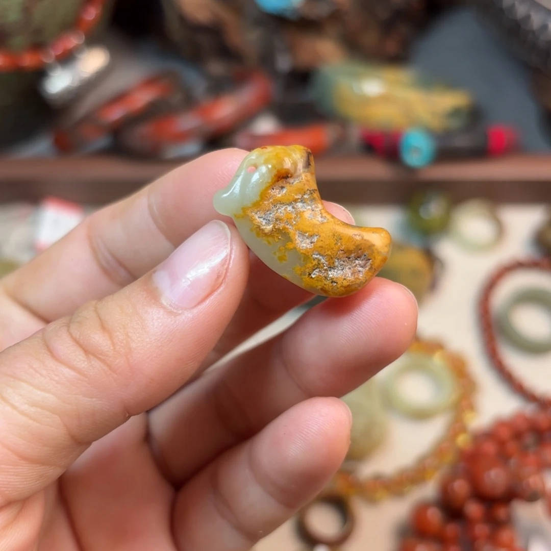 岫岩河磨玉（透闪石质玉）颈饰未镶嵌