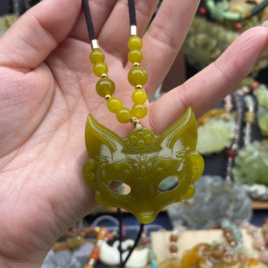 蛇纹石玉未镶嵌颈饰