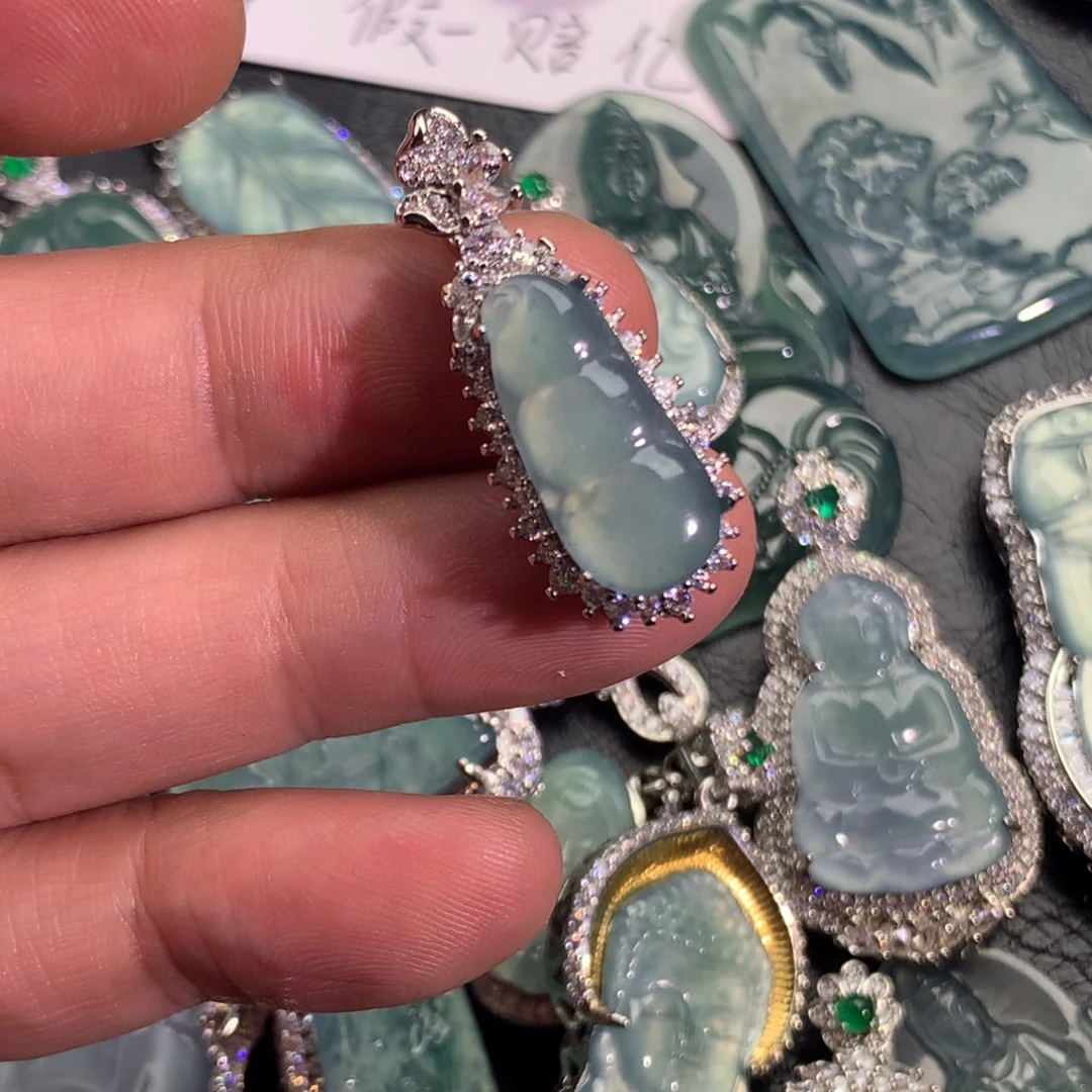 翡翠颈饰未镶嵌福豆