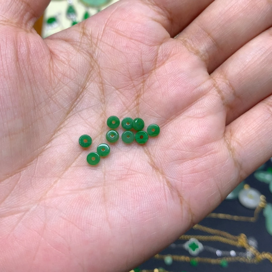 翡翠未镶嵌颈饰有纹裂