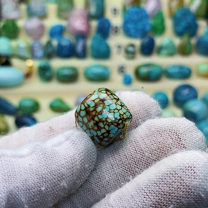 绿松石配饰未镶嵌