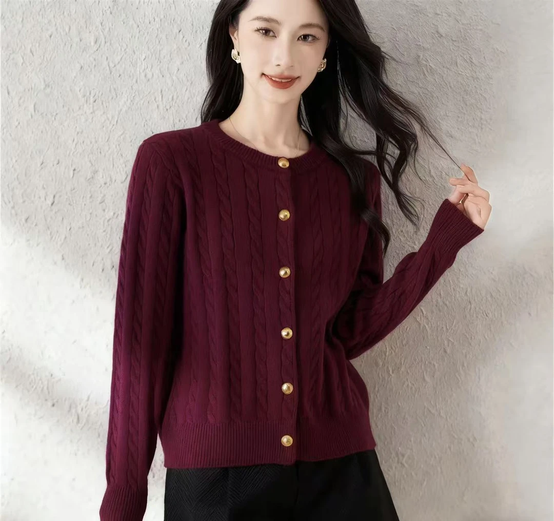 100%绵羊毛绞花金属扣圆领女羊毛开衫25DAK1540