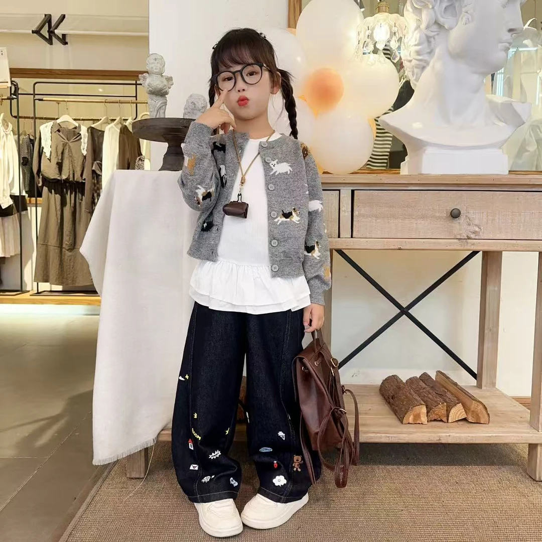 女童套装2025儿童花边打底衫针织开衫牛仔裤中大童卡通绣花三件套