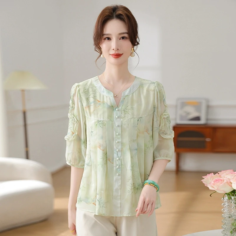 时尚中年妈妈春装中袖V领T恤上衣中老年女装夏装洋气小衫2025新款