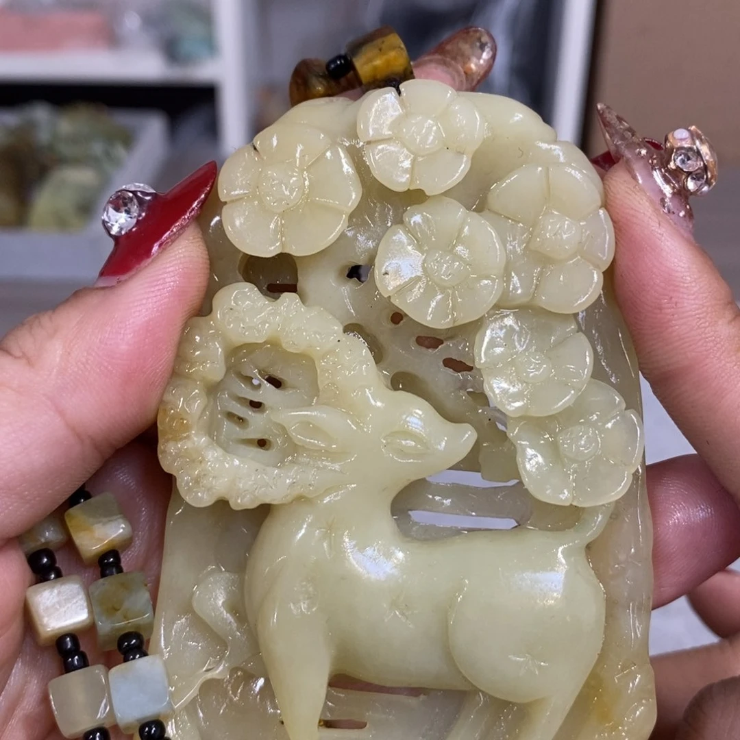 蛇纹石玉颈饰未镶嵌