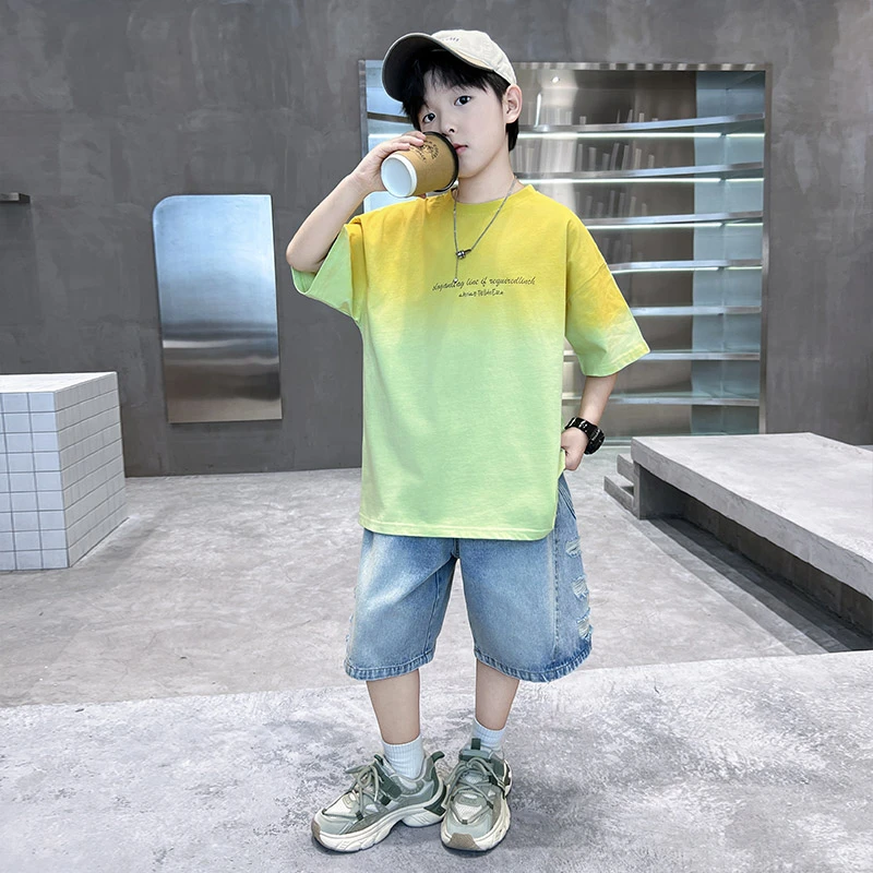 男童装中大童夏季运动休闲短袖套装2025新款薄款创意渐变色字潮酷