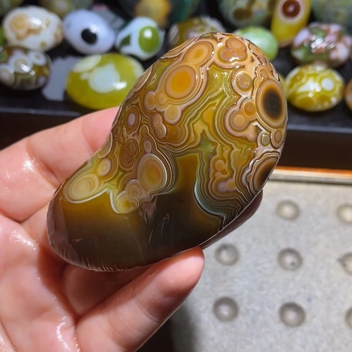未镶嵌玛瑙/玉髓珠宝半成品64