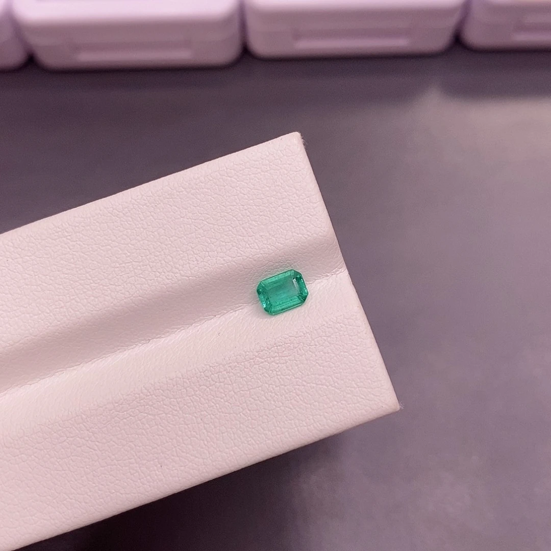 裸石祖母绿4×5mm左右