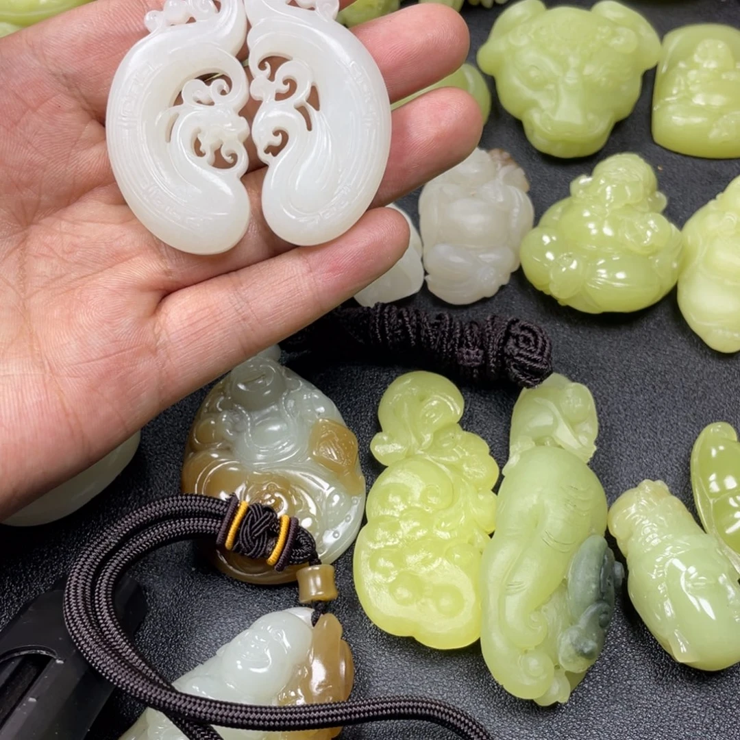 和田玉未镶嵌颈饰