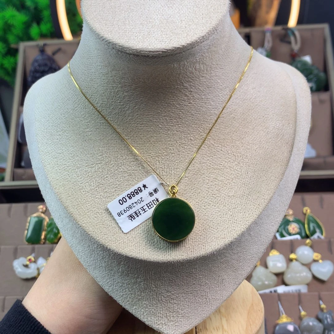 和田玉吊坠18K金镶嵌