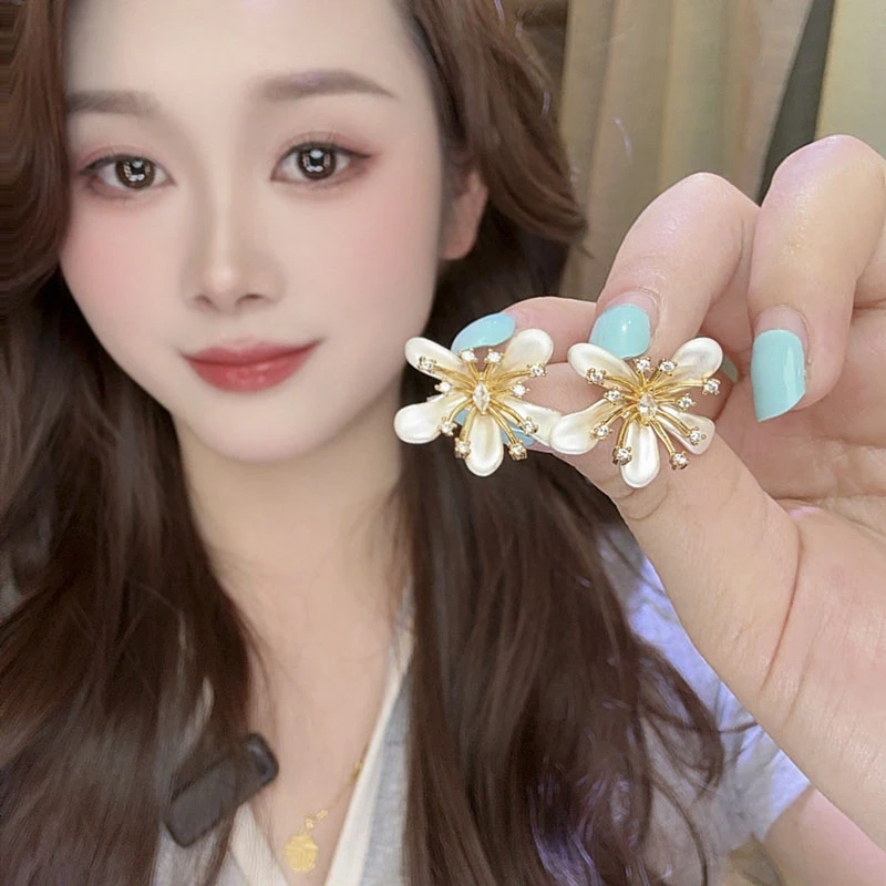铜合金锆石耳饰 银色拉丝金色花蕊耳钉女气质森系花朵银针耳环