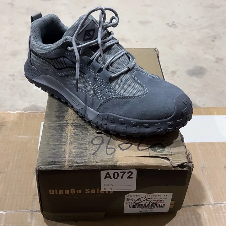 072号。 45码防砸防刺劳保鞋。鞋底磨损介意勿拍