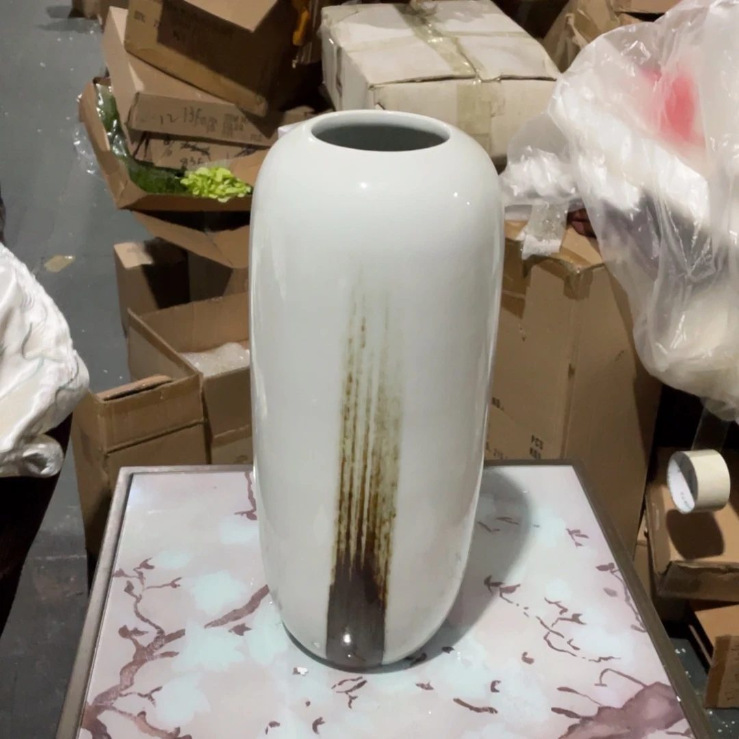 陶瓷花瓶，家居摆件。