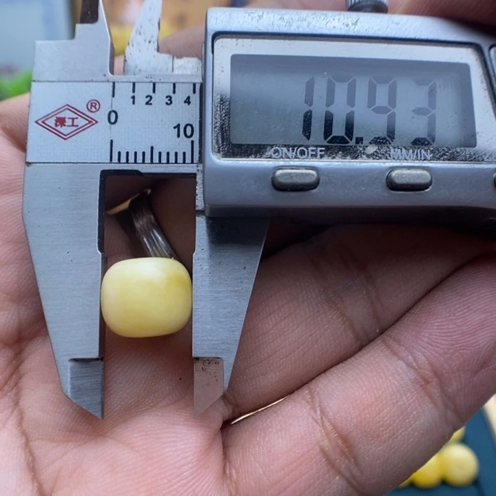 未镶嵌琥珀裸石3号11*9.4微瑕