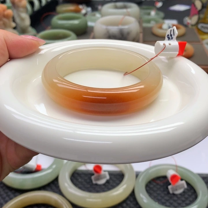 未镶嵌手镯石英质玉