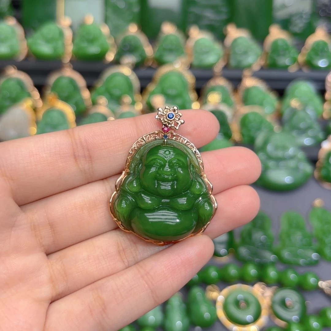颈饰18K金镶嵌和田玉（碧玉）