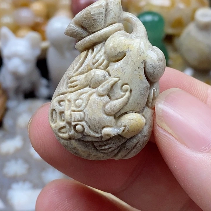 硅化珊瑚（珊瑚玉）颈饰未镶嵌小吊坠有瑕