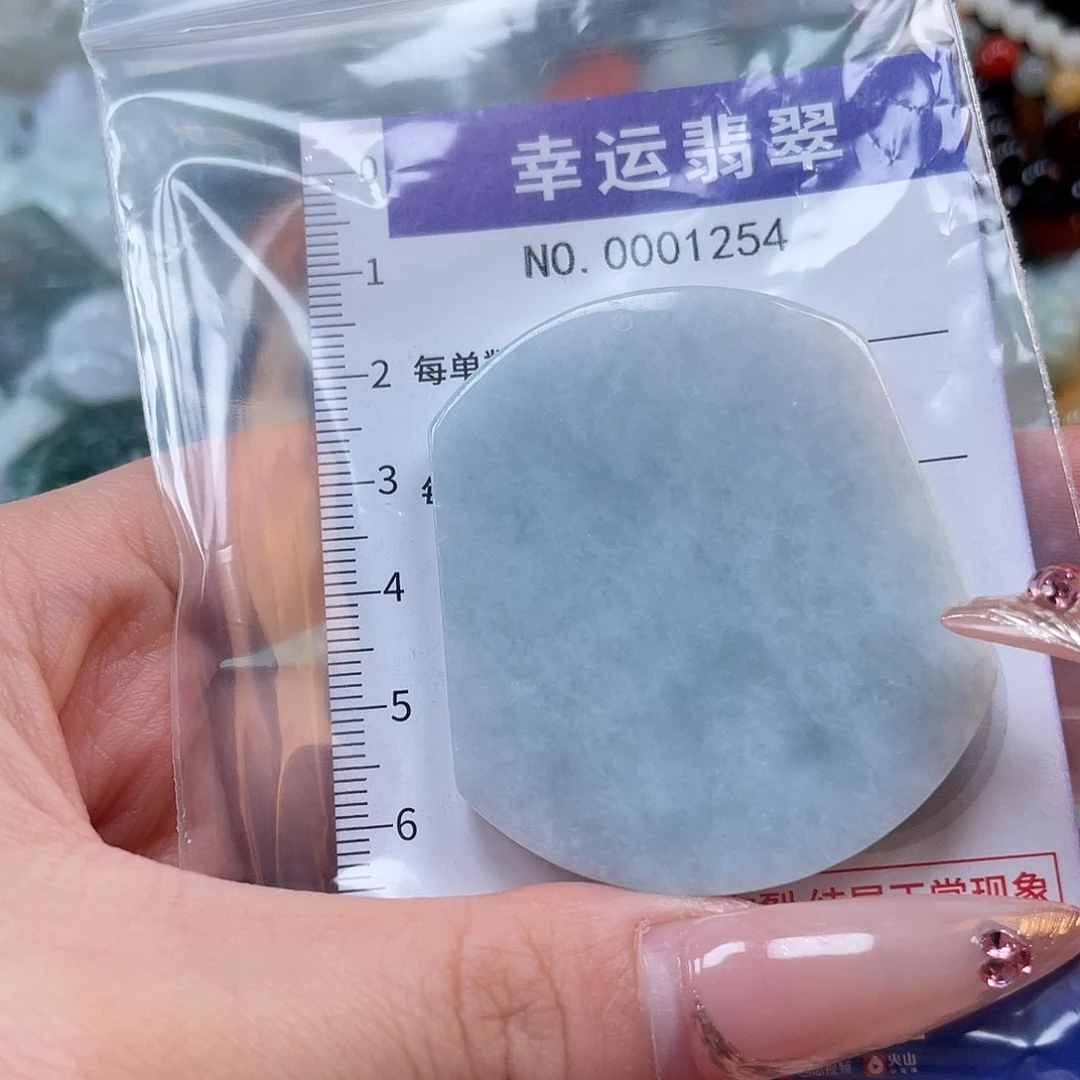 翡翠未镶嵌颈饰hhh