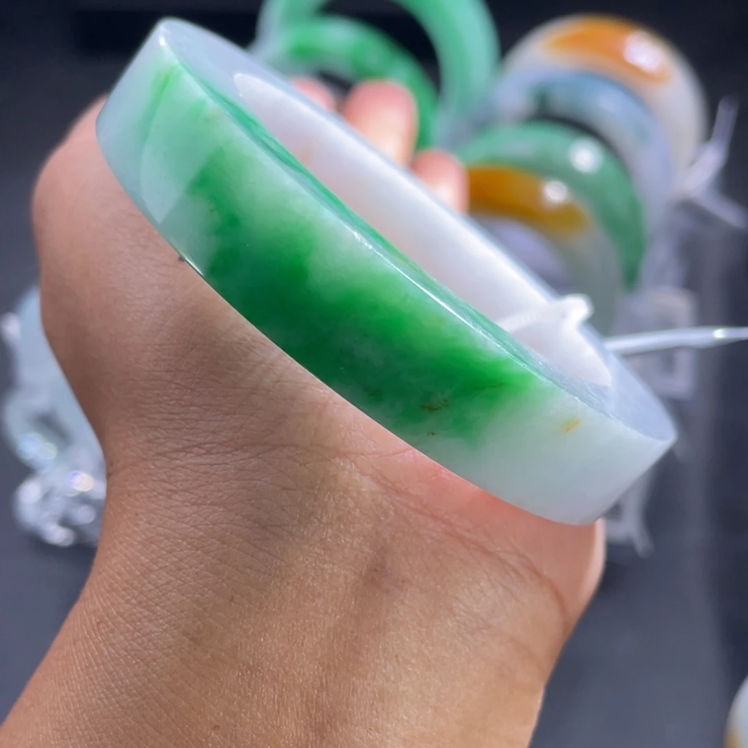 定制翡翠未镶嵌手镯