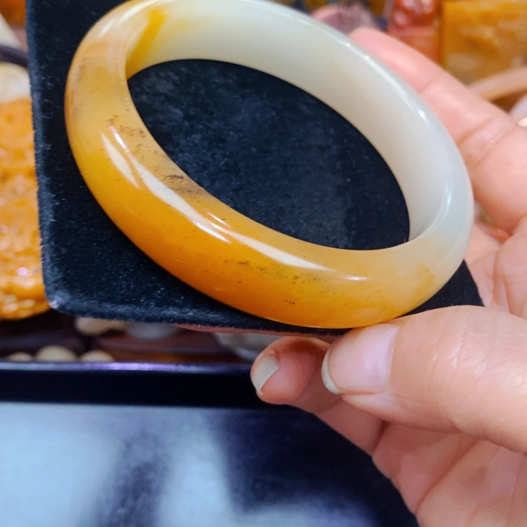 未镶嵌石英质玉（黄龙玉）手链