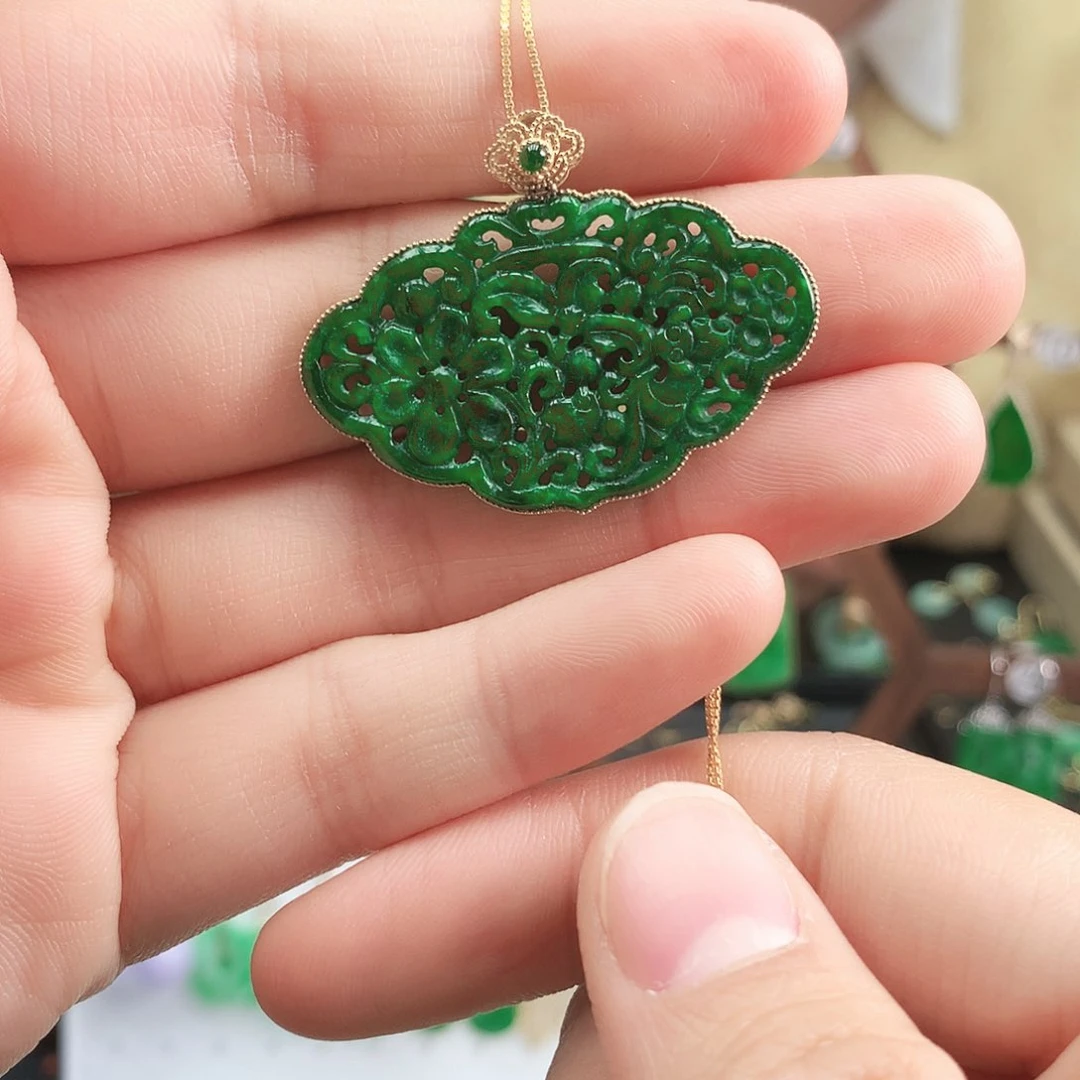 翡翠颈饰18K金镶嵌吊坠