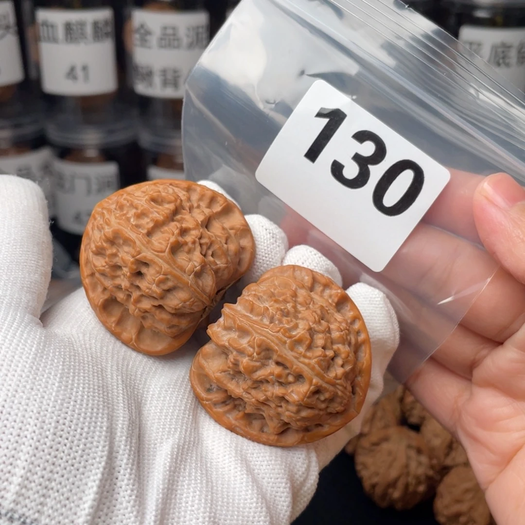 文玩核桃把件43三角白