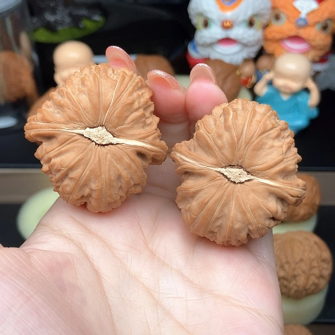 文玩核桃把件42　南瓜底白狮子