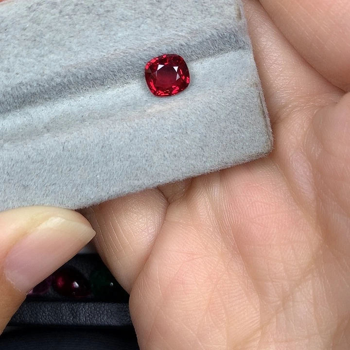 尖晶石裸石红色尖晶石