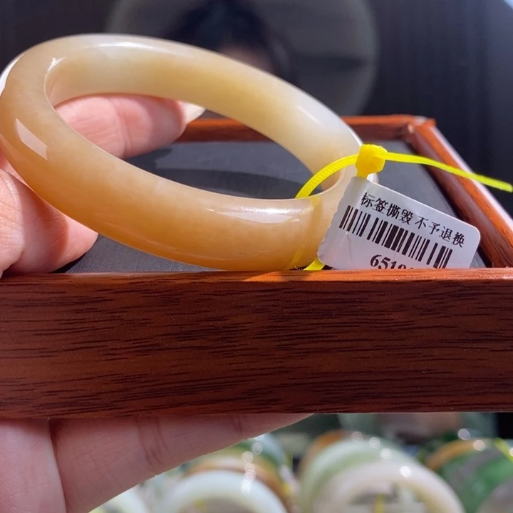 和田玉手镯未镶嵌且末糖5657