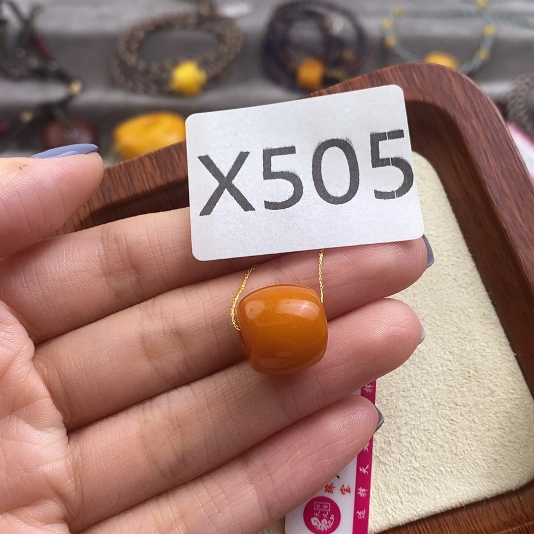 蜜蜡未镶嵌珠宝奇石